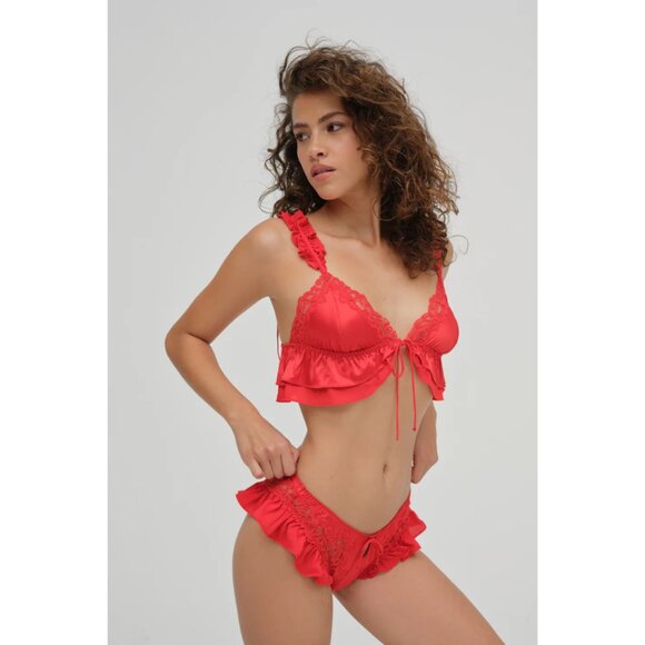 NWT *LAST ONE* Butterfly Lace Ruffle Bralette - Picture 1 of 7